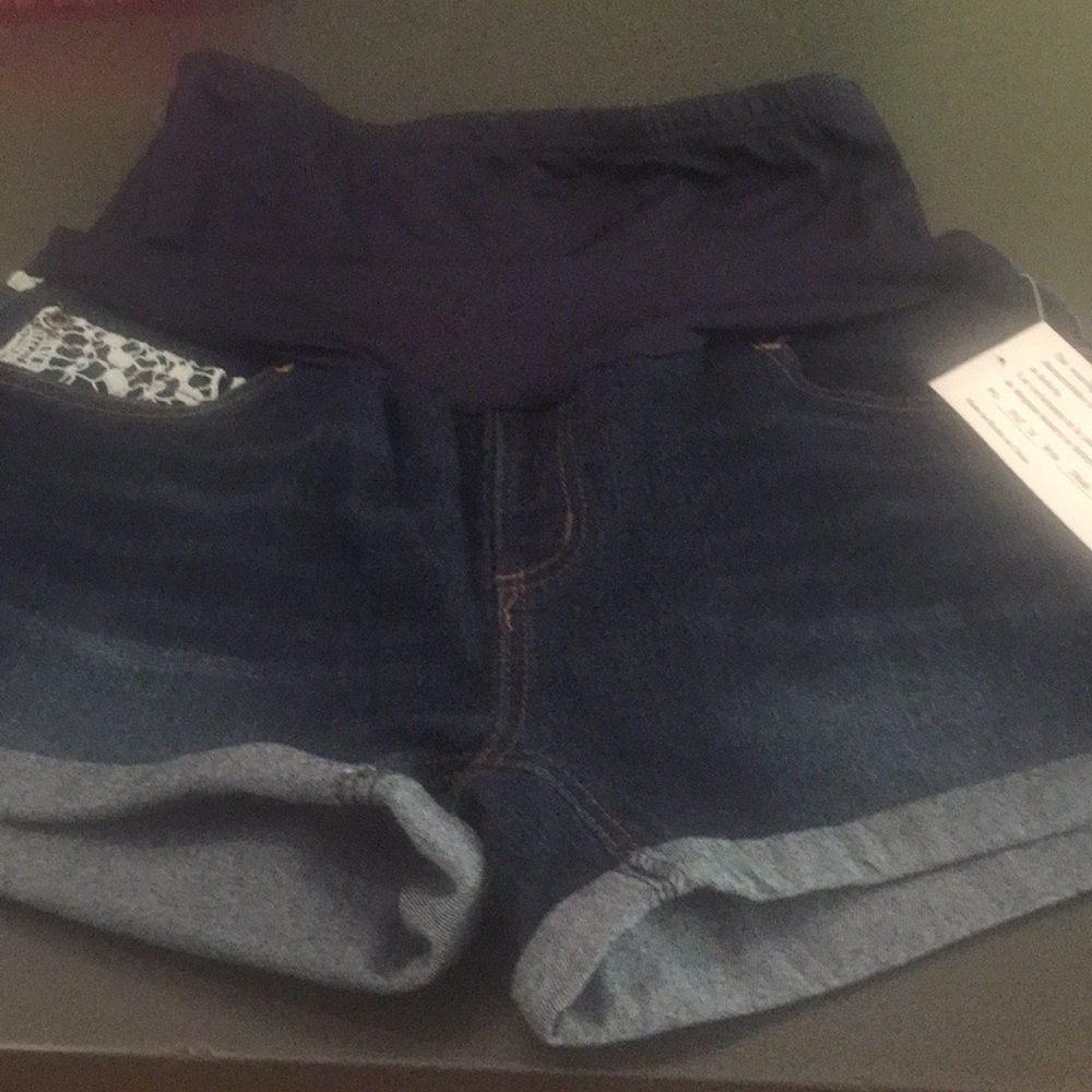 NWT maternity shorts.